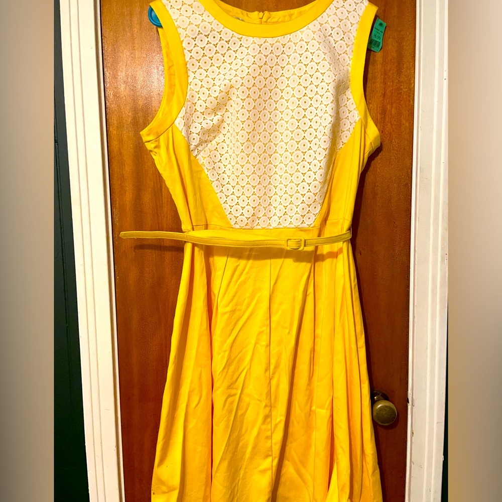 Sleeveless Yellow Midi Dress with Lace Bodice